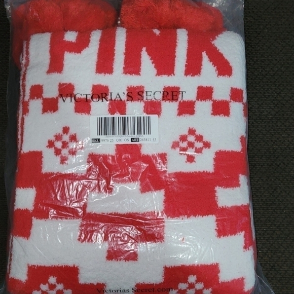 Victoria's Secret Sherpa Throw Blanket 60×50 New Red White Soft New - Picture 7 of 8